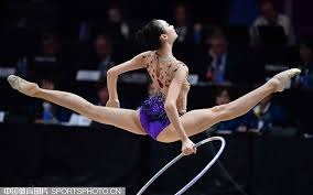 孟铎一家近照，退役转型成功，财富自由，迎娶女篮美女，家庭幸福